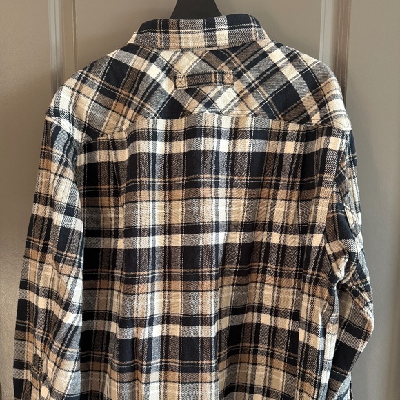 Duluth Trading Company Plaid Buttondown - NEW WITH TAGS π₯ - Picture 4 of 5